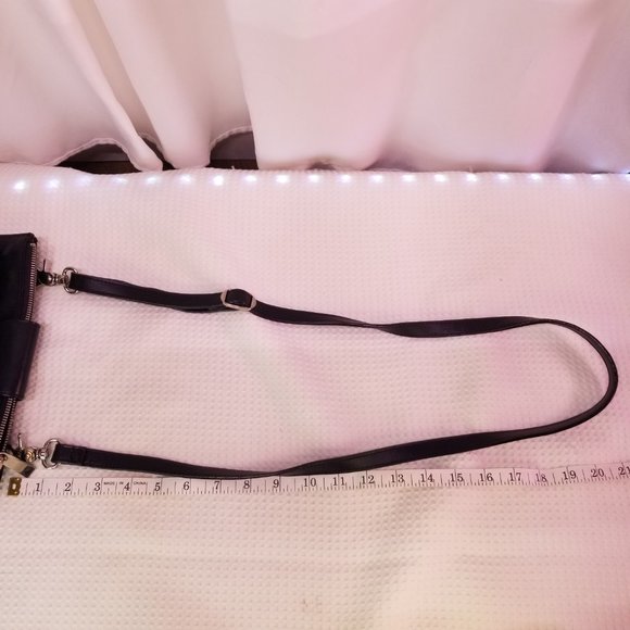Vintage Danier Black Leather Crossbody Bag - Picture 4 of 6
